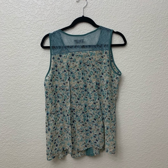Floral sleeveless flowy shirt - Picture 2 of 3